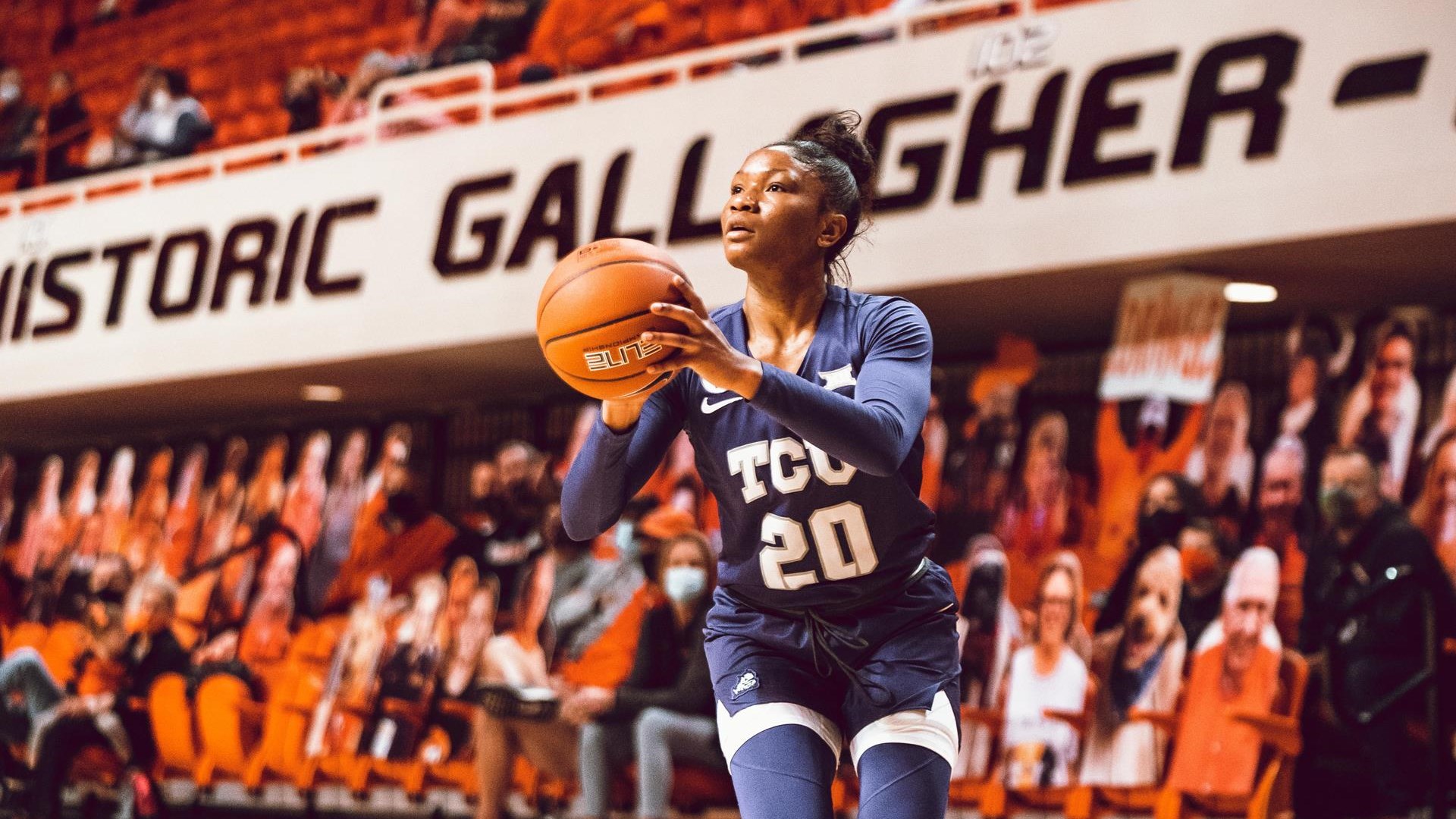 Lauren Heard loads up for a corner three.