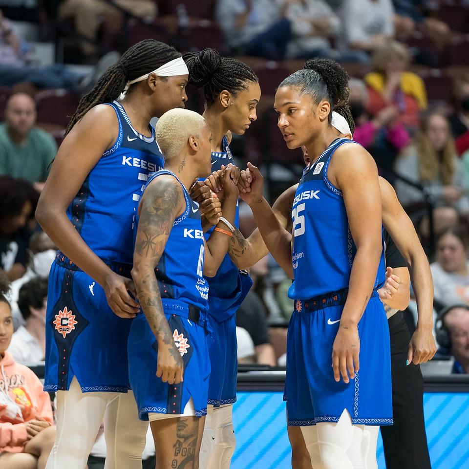 Members of the Connecticut Sun, including big Alyssa Thomas, combo guard Courtney Williams, big wing Jonquel Jones, and big wing DeWanna Bonner, circle up and put their fist together before breaking huddle
