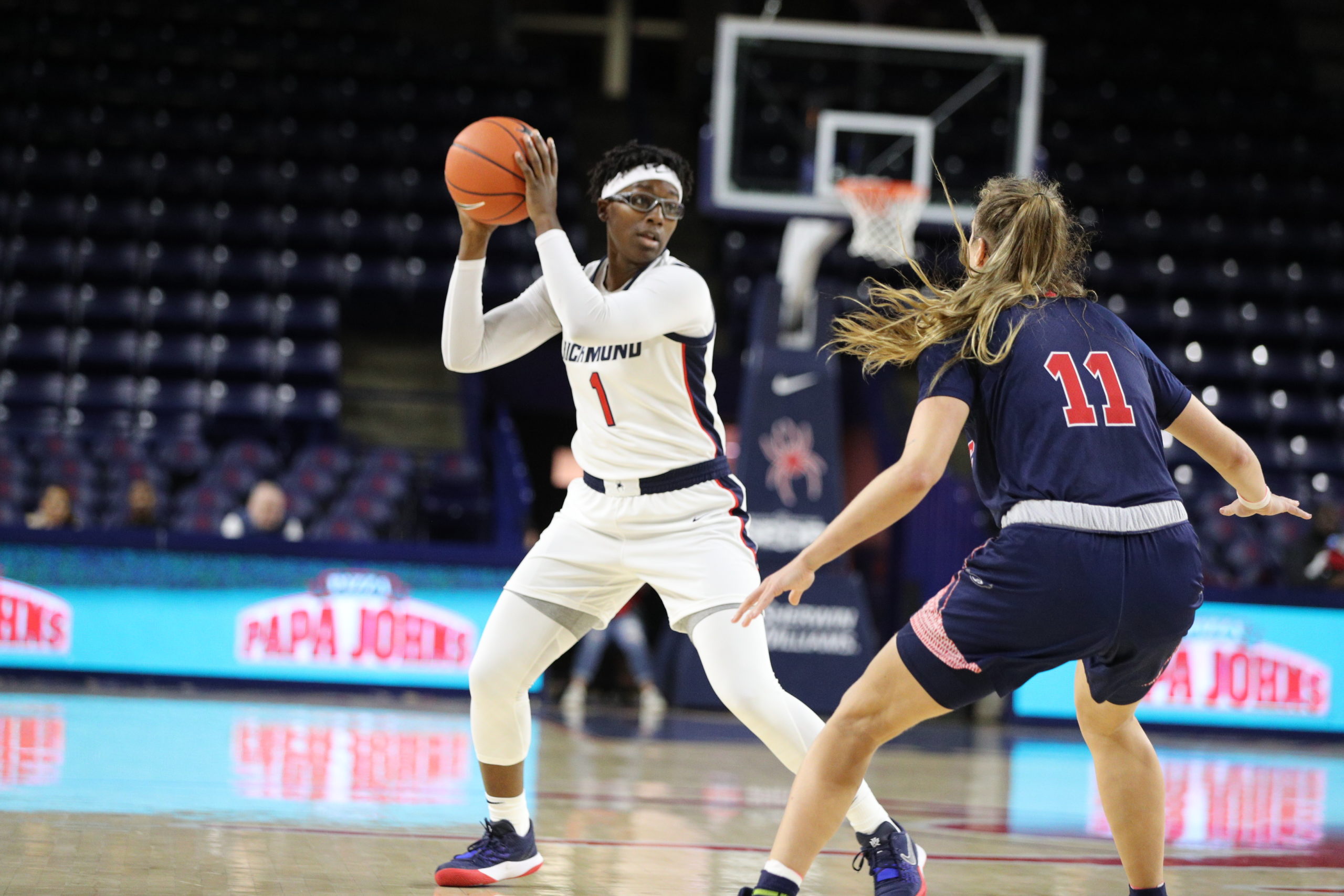 Richmond's Jaide Hinds-Clarke handles the ball against FAU