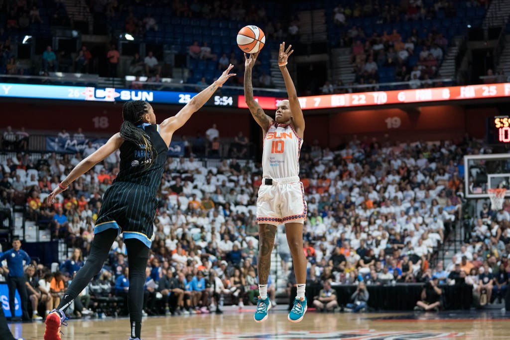 Connecticut Sun guard Courtney Williams (10) shoots over Chicago Sky forward Candace Parker (3) during the WNBA Semi-final game between the Chicago Sky and the Connecticut Sun at Mohegan Sun Arena, Uncasville, Connecticut, USA on September 04, 2022. Photo Credit: Chris Poss