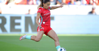 Oct 16, 2022; Houston, Texas, USA; Kansas City Current midfielder Lo'Eau Labonta (10) runs with the ball during the first half against the Houston Dash at PNC Stadium. Mandatory Credit: Erik Williams-USA TODAY Sports