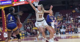 Mara Braun closes out on a would-be shooter during Minnesota's opening game against Western Illinois on Nov. 7, 2022. (Howard Megdal photo)