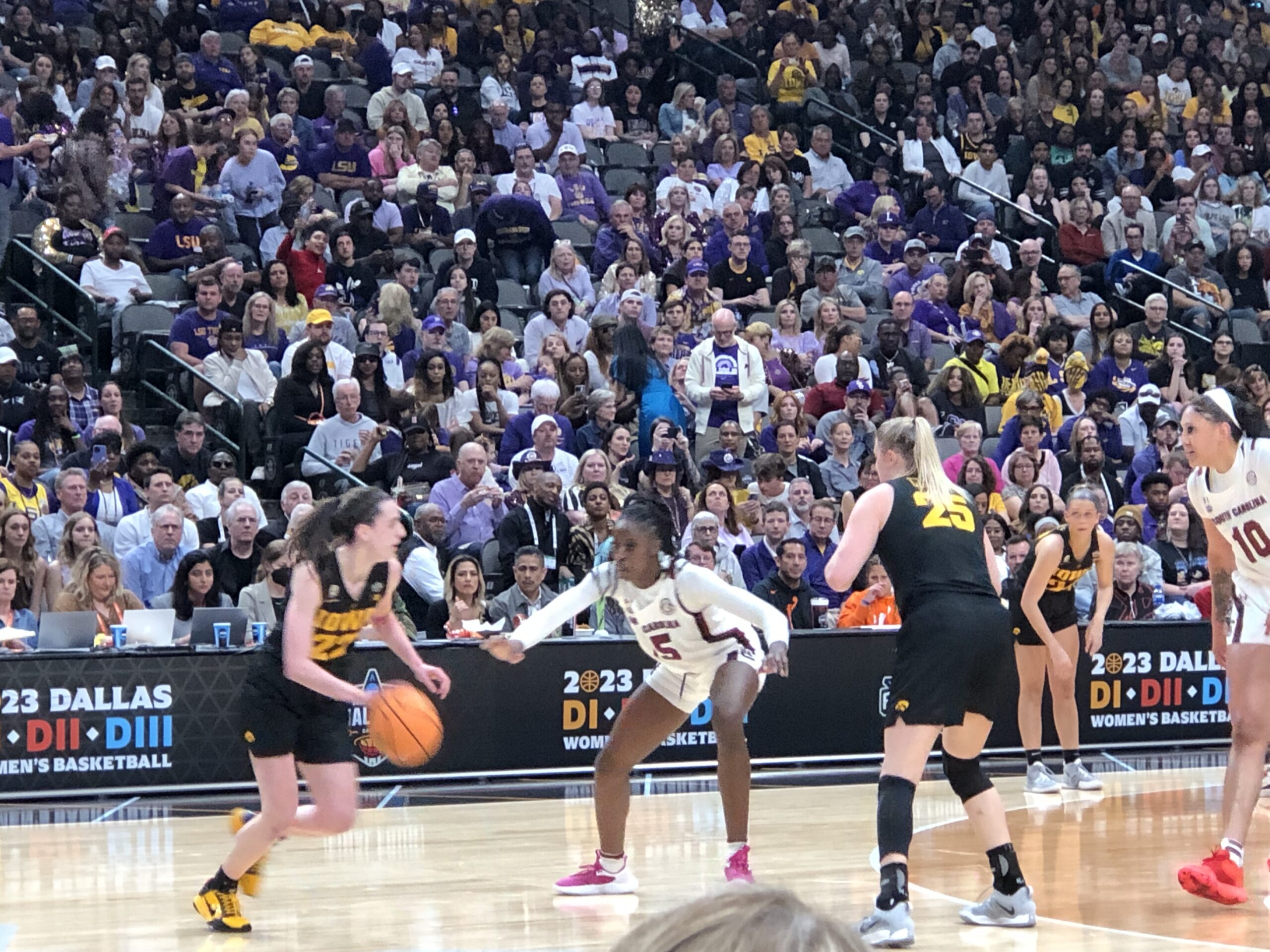 Caitlin Clark dribbles during the 2023 Final Four game between Iowa and South Carolina, MAr. 31, 2023. (Howard Megdal photo)