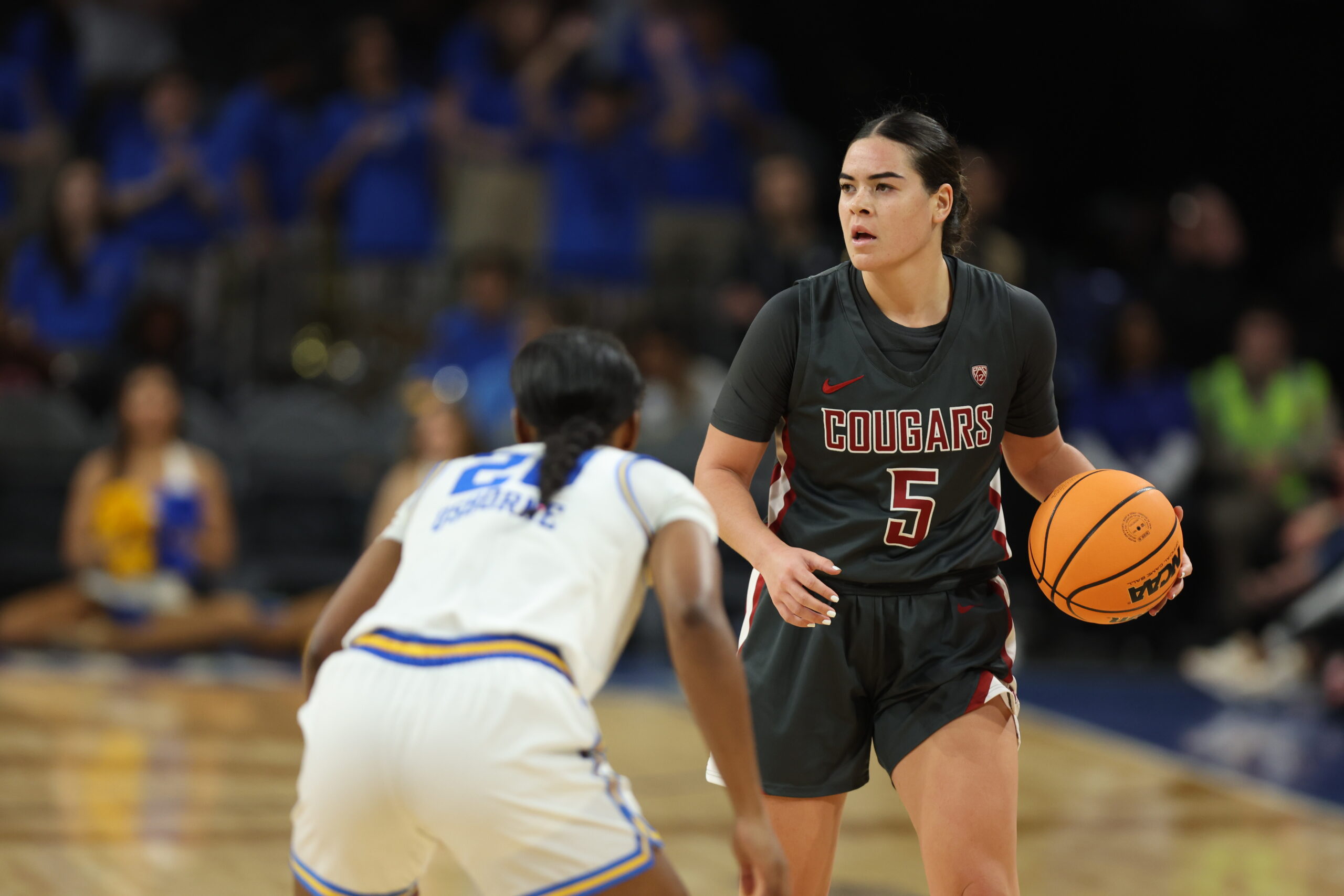 Washington State's Charlisse Leger-Walker takes her opponent off the dribble.