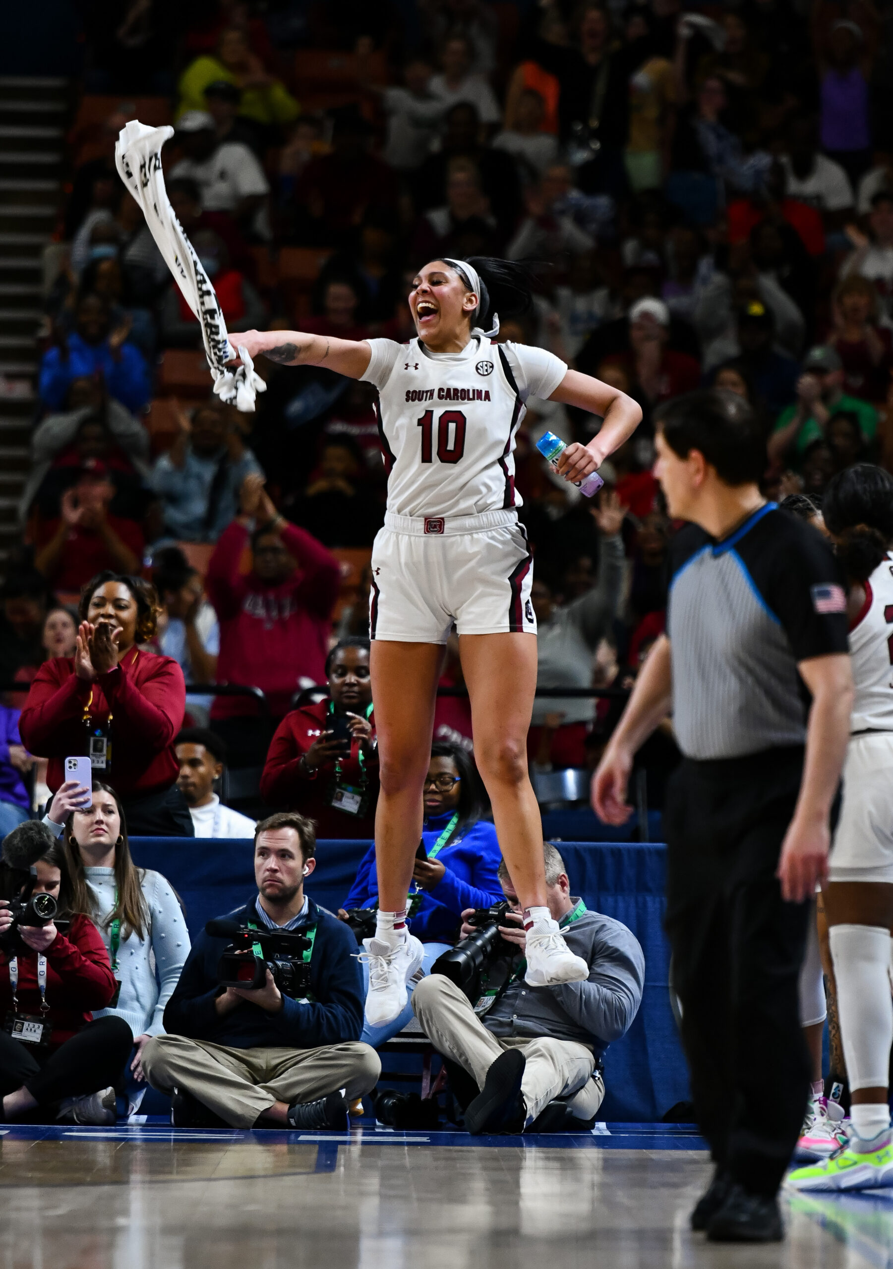 Kamilla Cardoso and South Carolina are undefeated in the regular season at 29-0 for a second straight year. Photo Credit: Elaina Eichorn / SEC Photographer)