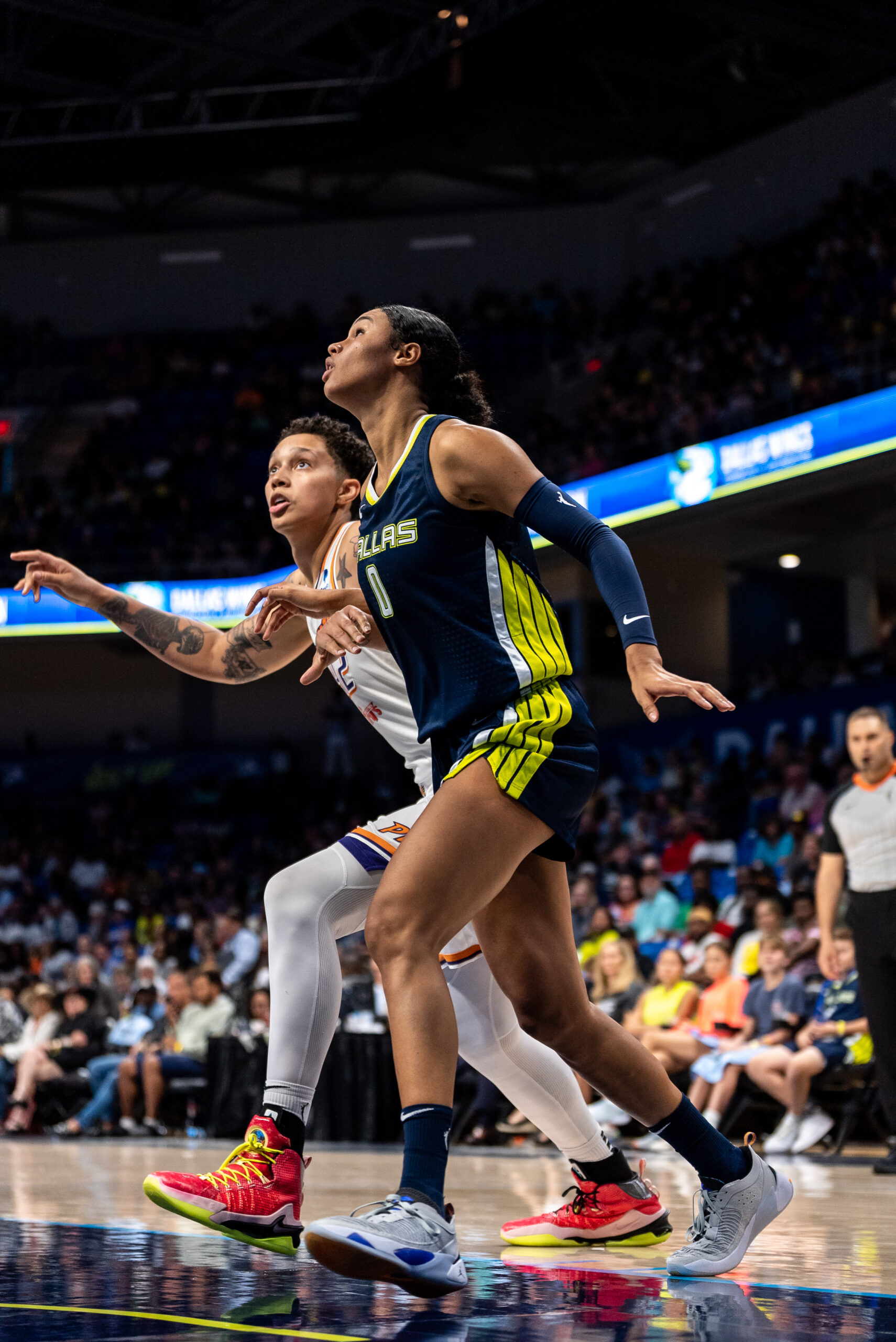 Dallas' Satou Sabally fights for position against Brittney Griner of the Phoenix Mercury. (Photo Credit: The Dallas Wings)