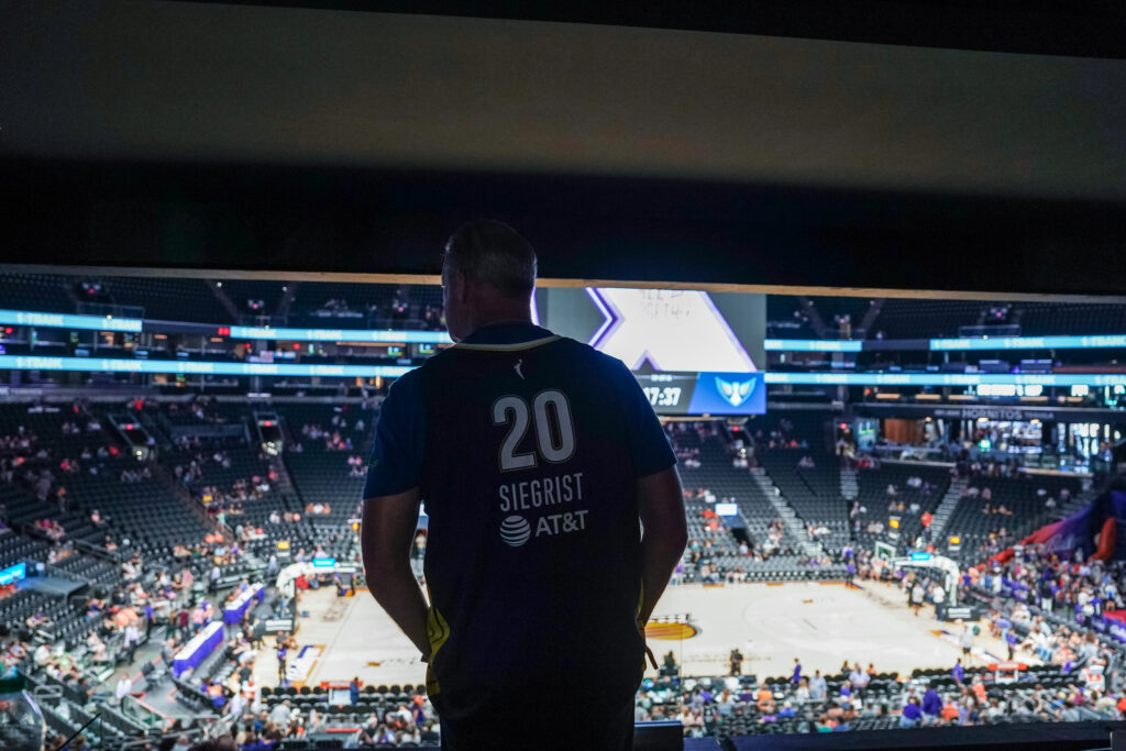 George Siegrist watches his daughter Maddy Siegrist play. (Photo via Dallas Wings)
