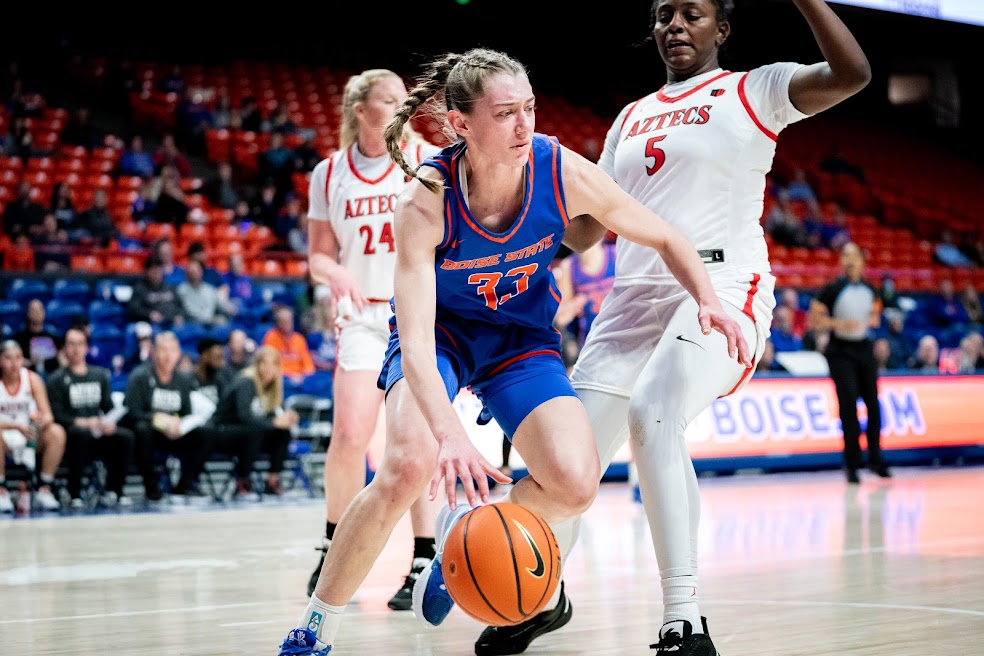Boise State forward Abby Muse dribbles with her right hand as a San Diego State defender is late to cut off the angle.