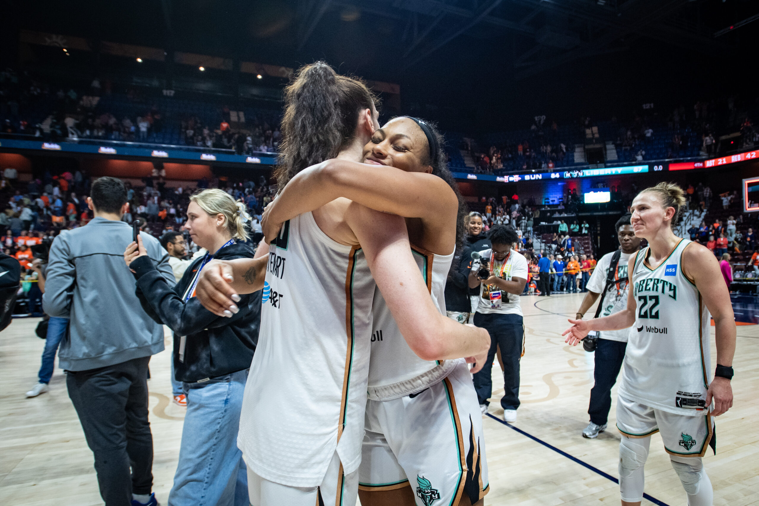 Betnijah Laney and Breanna Stewart embrace following the New York Liberty's 87-84 victory in Game 4 of the WNBA semifinals in Uncasville, CT on Oct. 1, 2023. (Domenic Allegra photo)