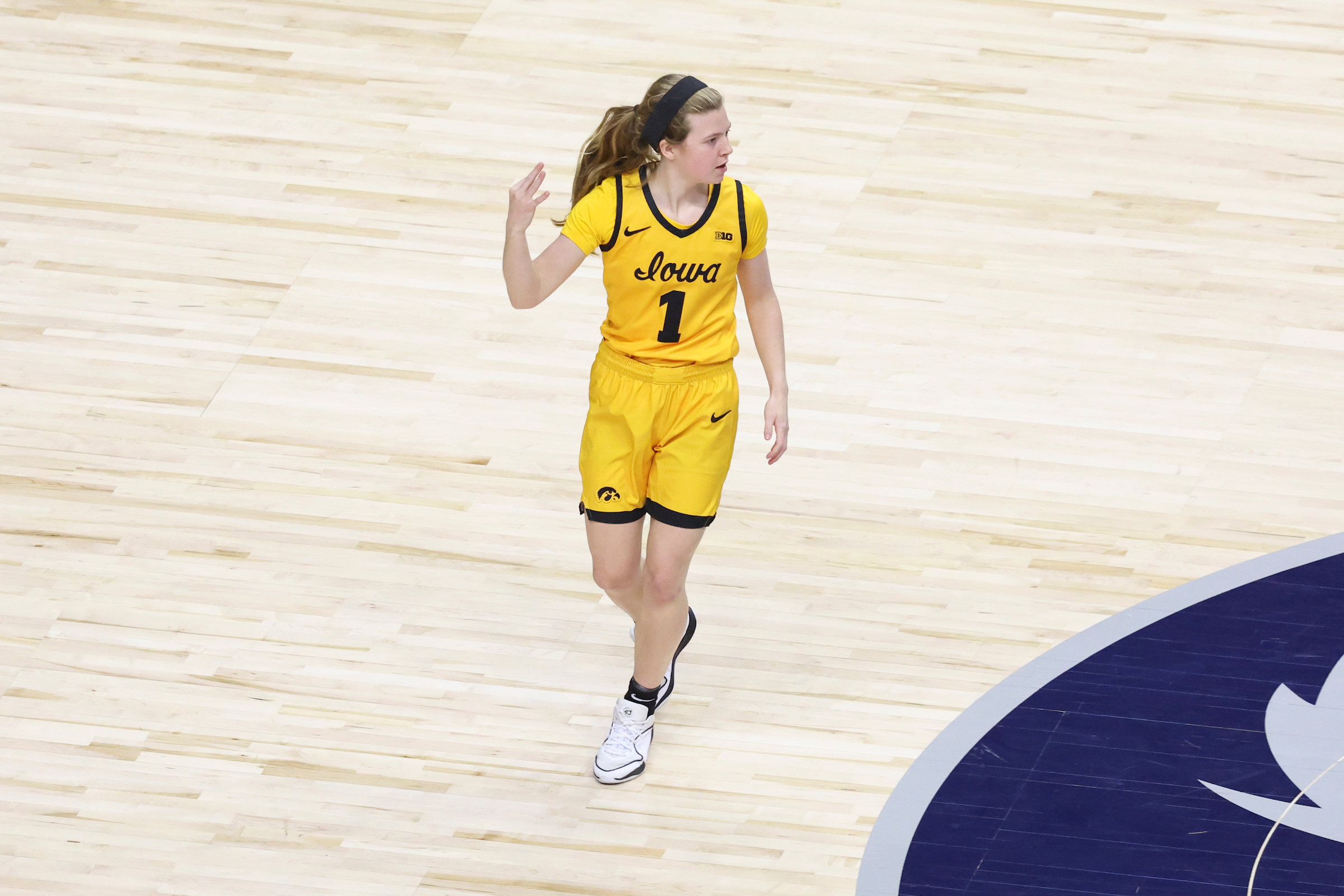 Molly Davis on the court against Cleveland State.