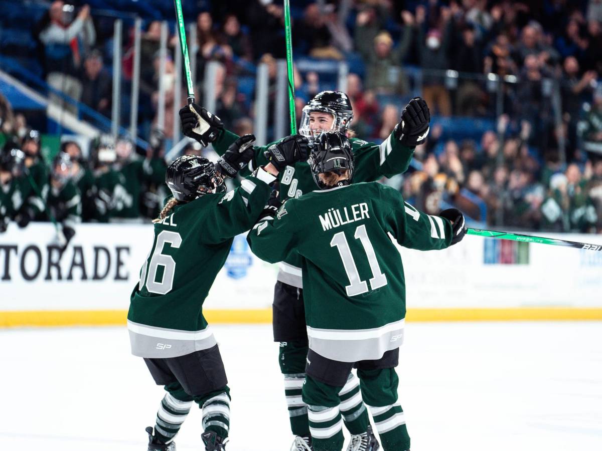 Wearing their green home uniforms, Megan Keller celebrates her goal with Loren Gabel and Alina Müller.