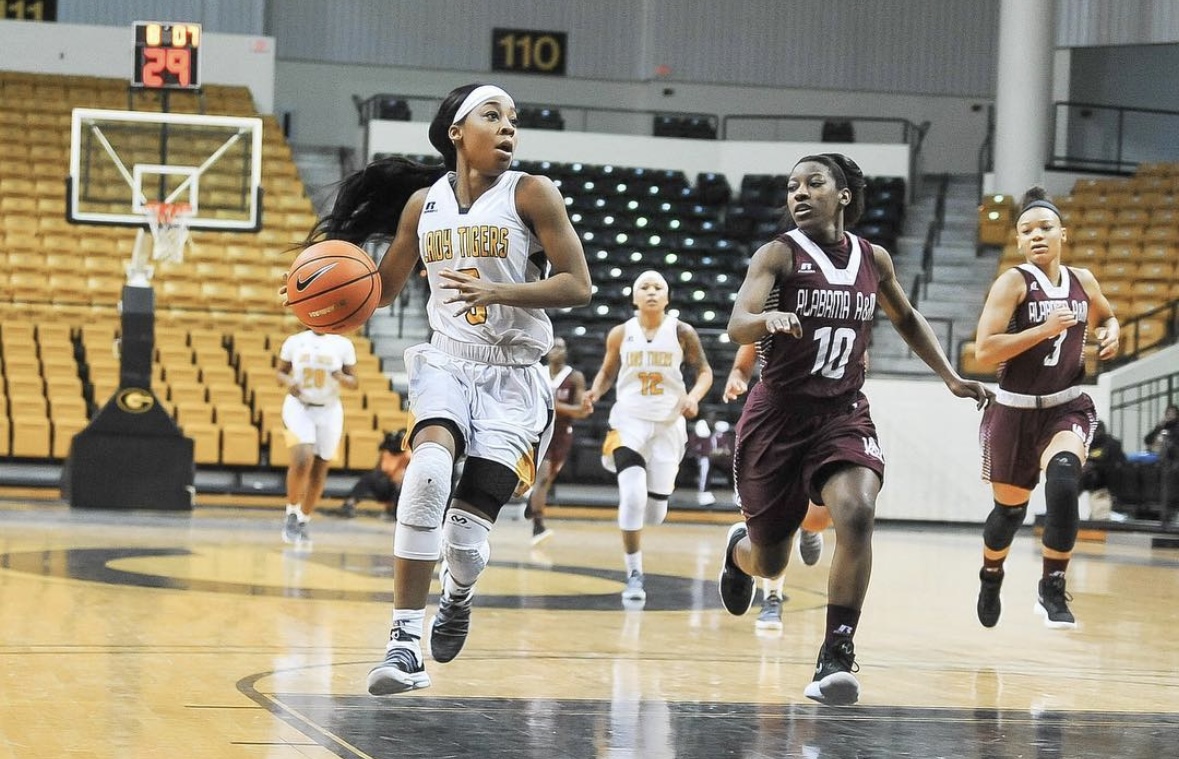 Shakyla Hill became the 4th player in Division I women's basketball history to finish with a quadruple-double in 2018.