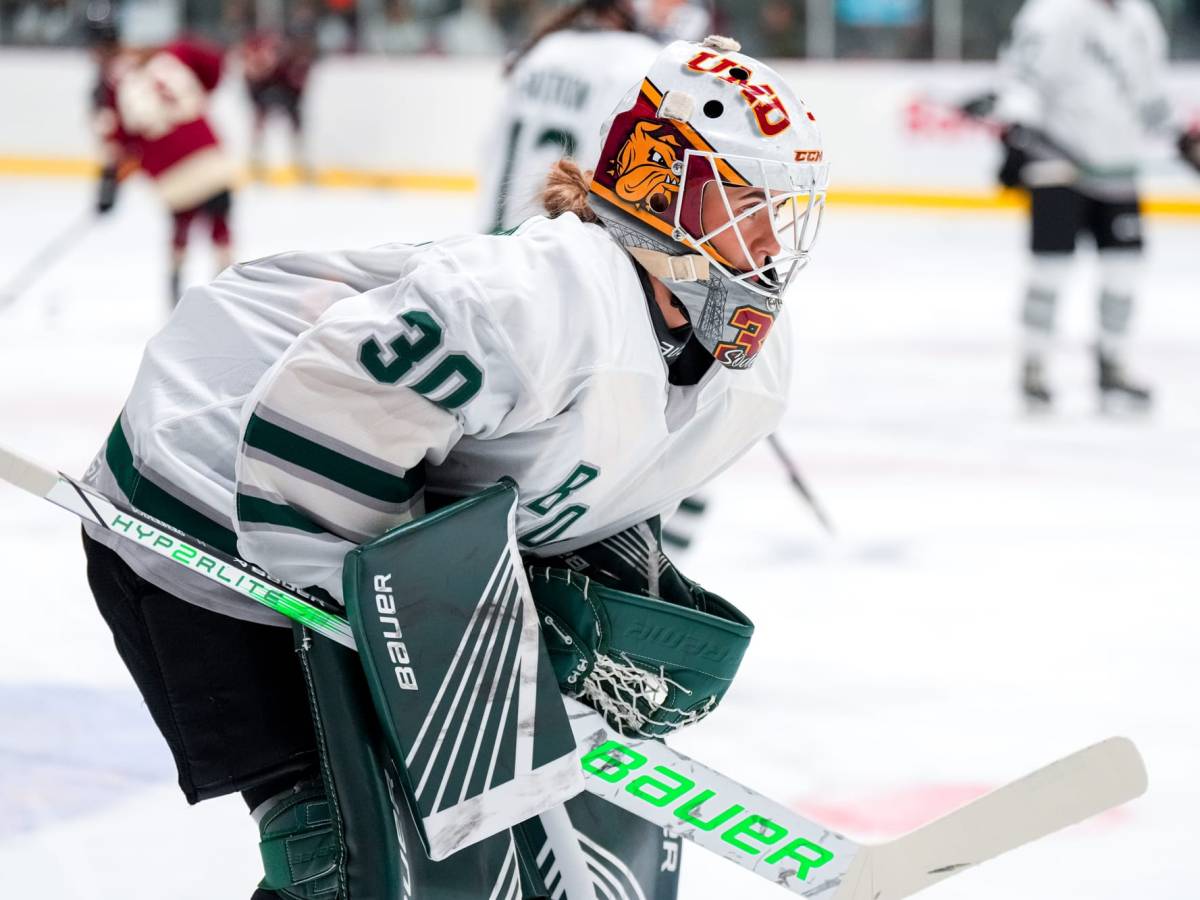 Emma Söderberg, wearing her UMD mask and green Boston bads, looks on during warm-ups against Montréal.