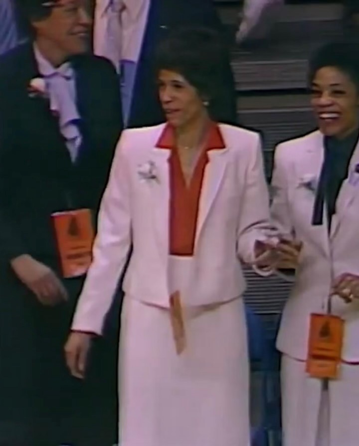 C, Vivian Stringer smiling