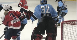 Kassidy Sauvé minds the net during a preseason game with the Buffalo Beauts.