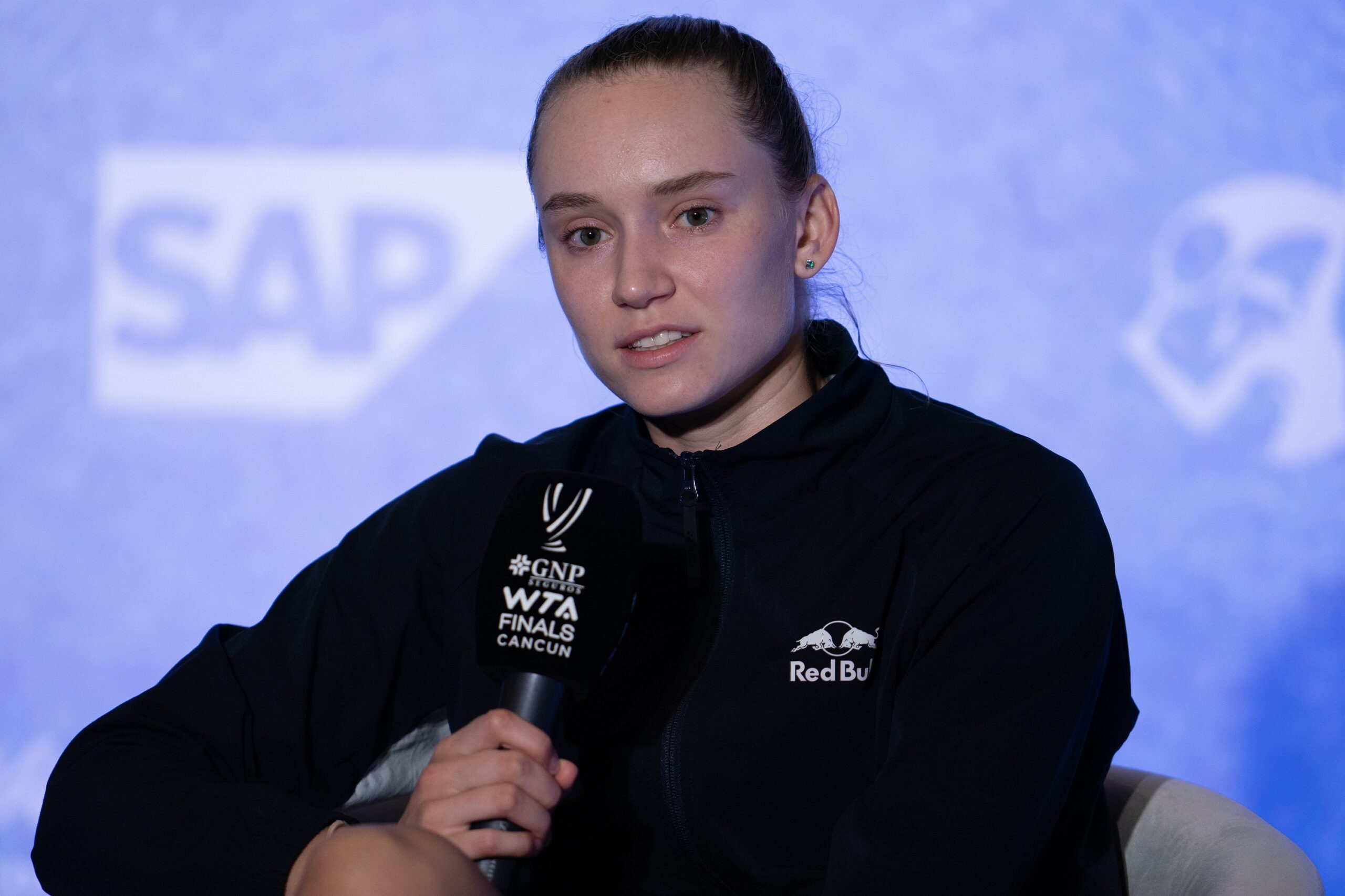 Nov 3, 2023; Cancun, Mexico; Elena Rybakina (KAZ) in her press conference after her match against Aryna Sabalenka on day six of the GNP Saguaros WTA Finals Cancun. Mandatory Credit: Susan Mullane-USA TODAY Sports