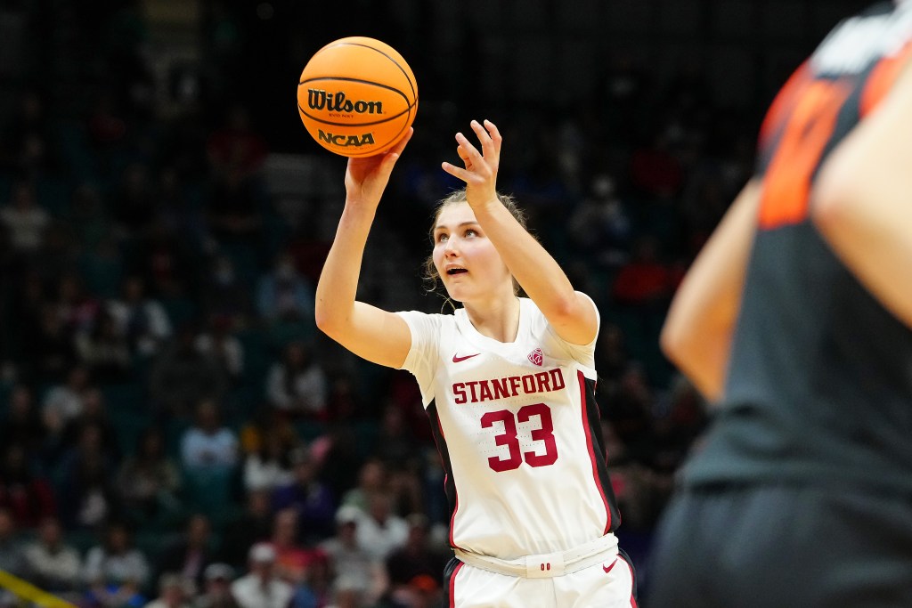 Stanford Cardinal guard Hannah Jump (33) shoots the ball against the Oregon State Beavers.