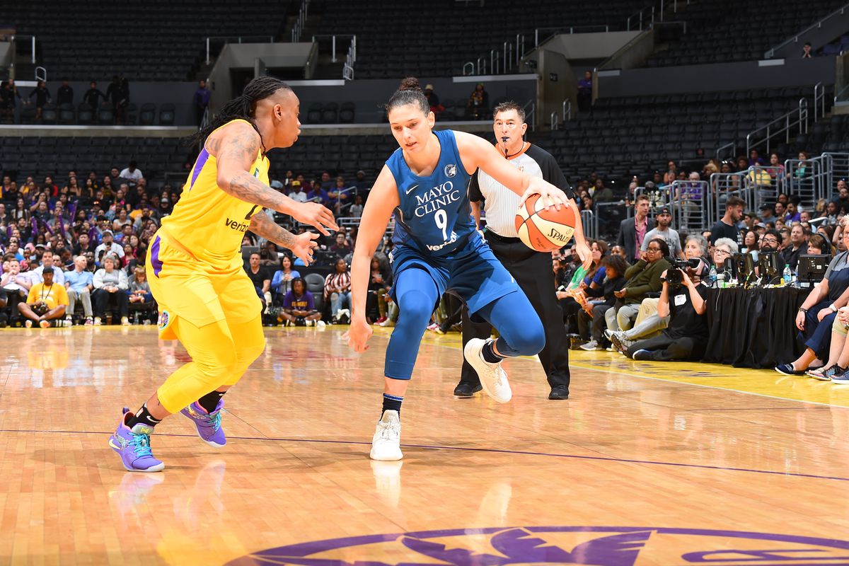 Cecilia Zandalasini handles the ball for the Minnesota Lynx in a game against the Los Angeles Sparks in 2018 (Photo Credit: Minnesota Lynx)