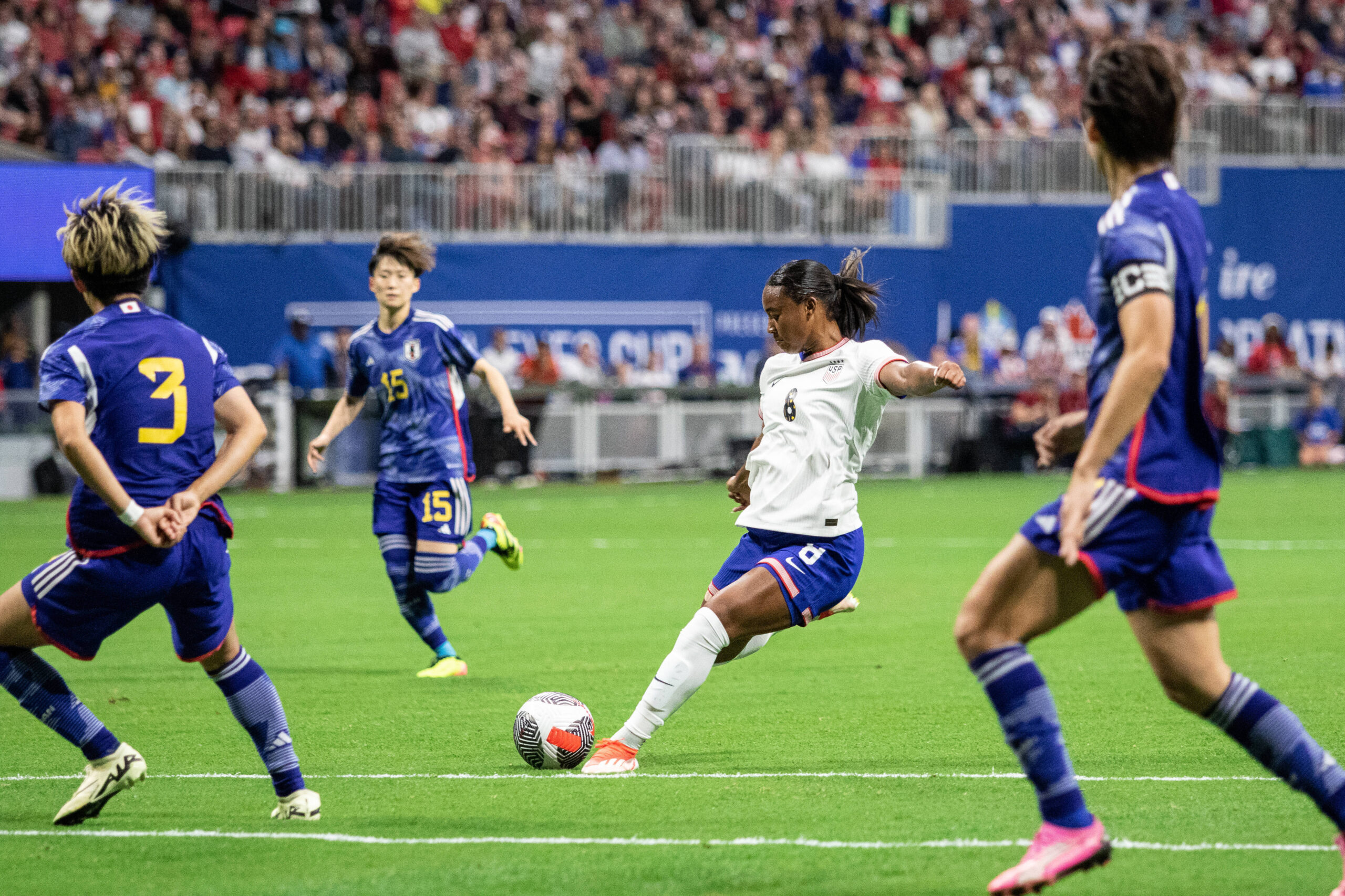 Jaedyn Shaw kicks towards goal