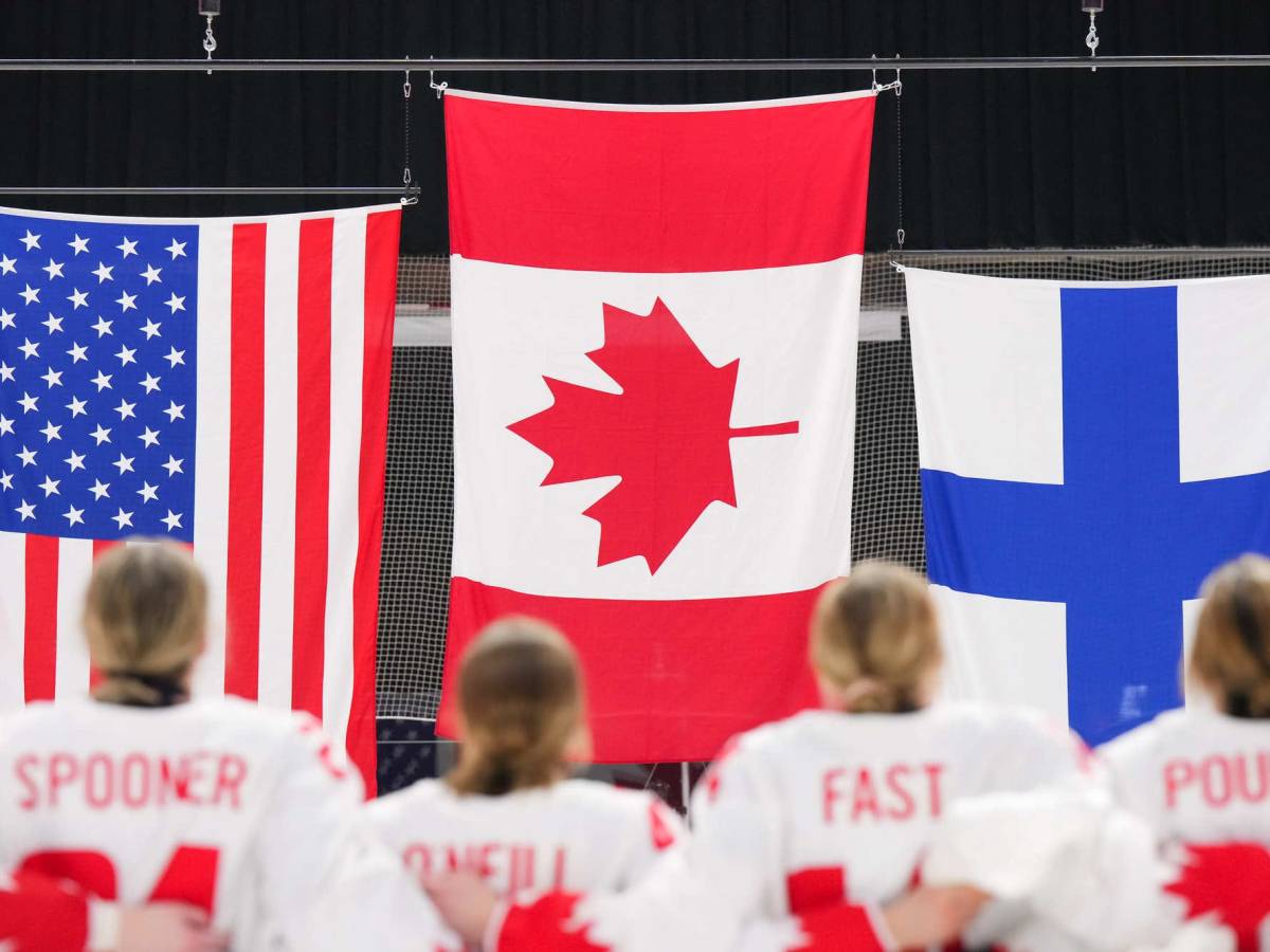 Canada win gold at the 2024 Women's Worlds (Photo via IIHF)