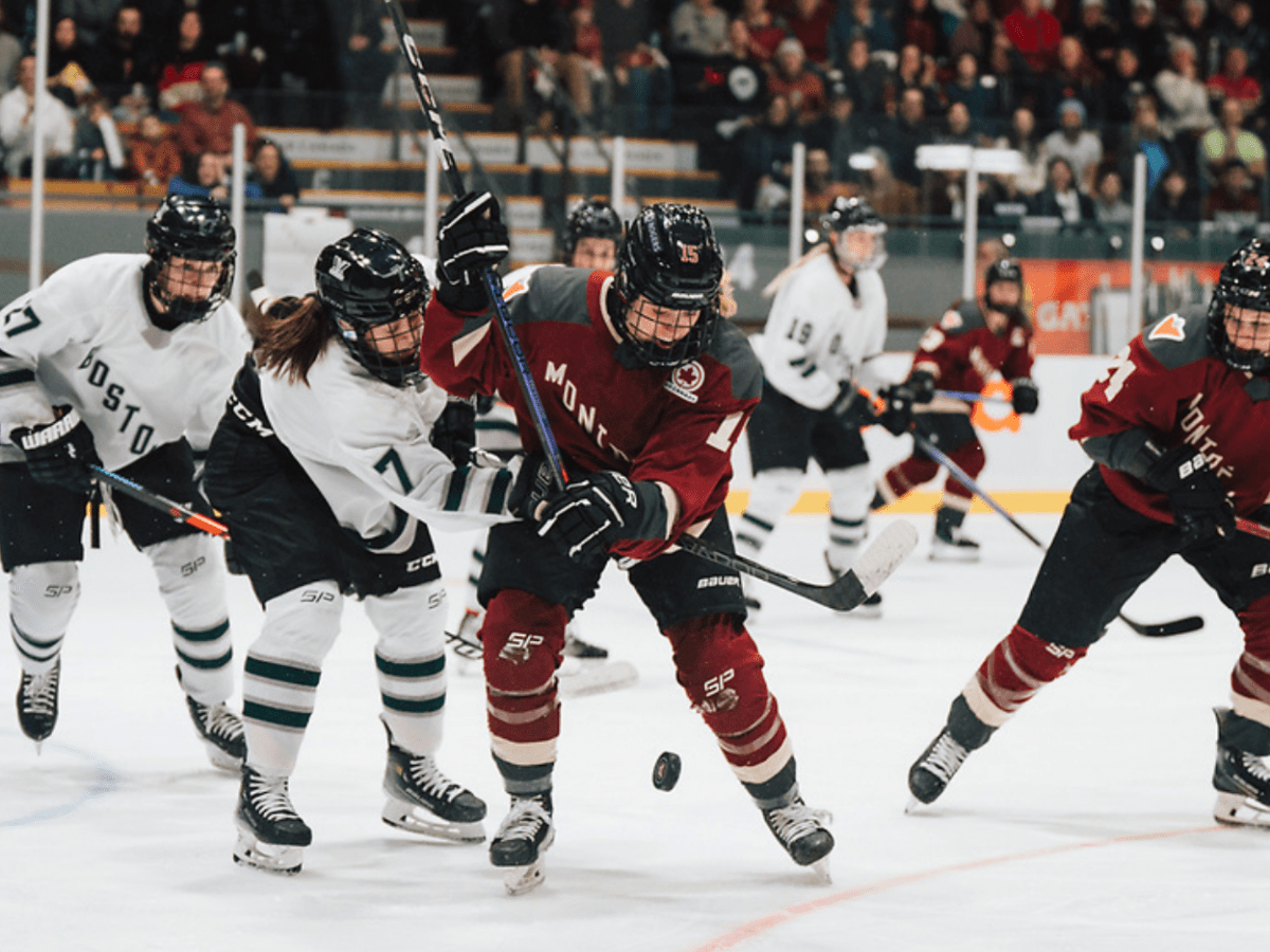 Boston and Montréal players battle over the puck in front of the crease. Montréal is currently in possession.