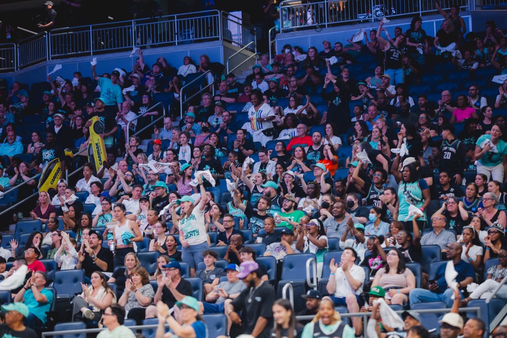 Liberty Fans who came to UBS Arena