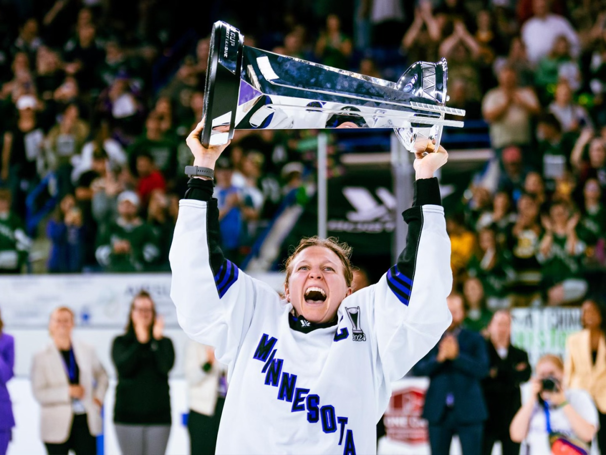 Kendall Coyne Schofield Lifts the Walter Cup. (Photo cred: PWHL)