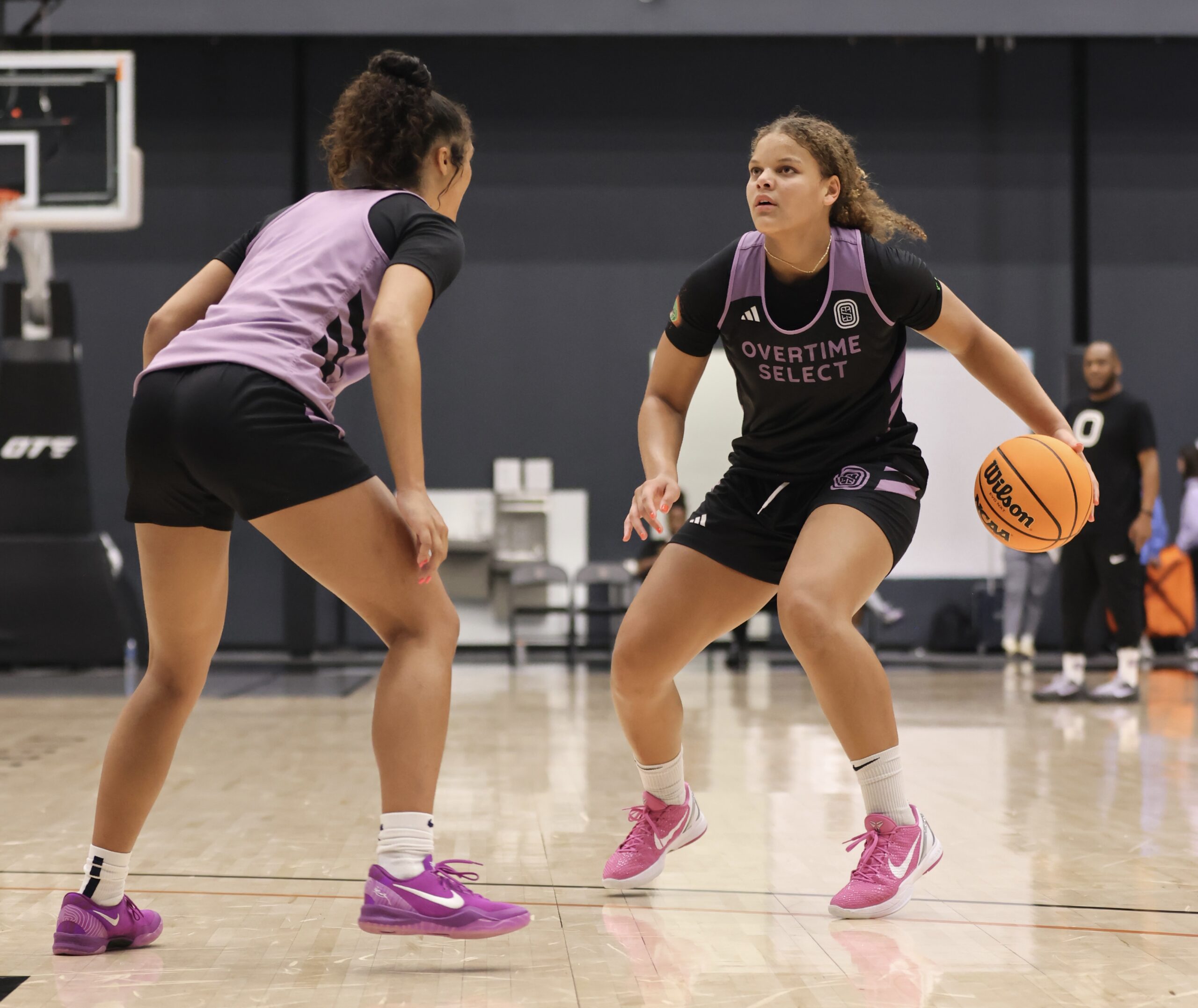 Jenica Lewis defends Jerzy Robinson during the OT Select Captain's Weekend on Sunday, June 2, 2024 at OTE Arena in Atlanta, Georgia. (Photo credit: Asher Greene | Overtime)