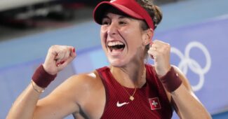 Belinda Bencic celebrating after winning her gold medal at the Tokyo Olympics