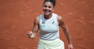 Jasmine Paolini fist pumps after making the quarterfinals of Roland Garros