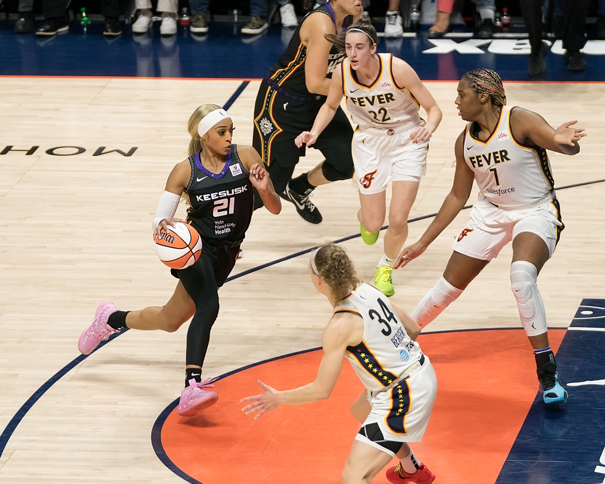 Indiana Fever vs Connecticut Sun