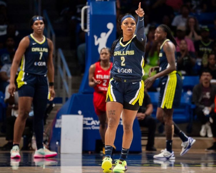 Odyssey Sims points her hand on the court for the Dallas Wings