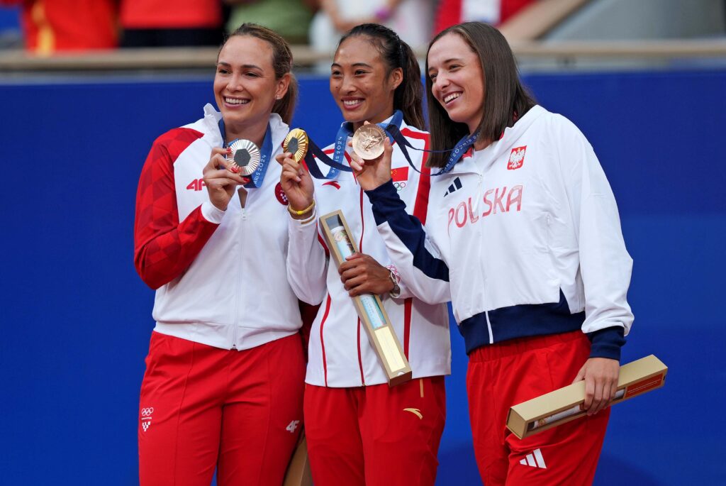 Donna Vekic, Zheng Qinwen and Iga Swiatek pose with their Olympic medals