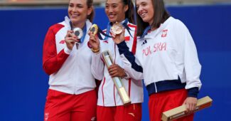 Donna Vekic, Zheng Qinwen and Iga Swiatek pose with their Olympic medals