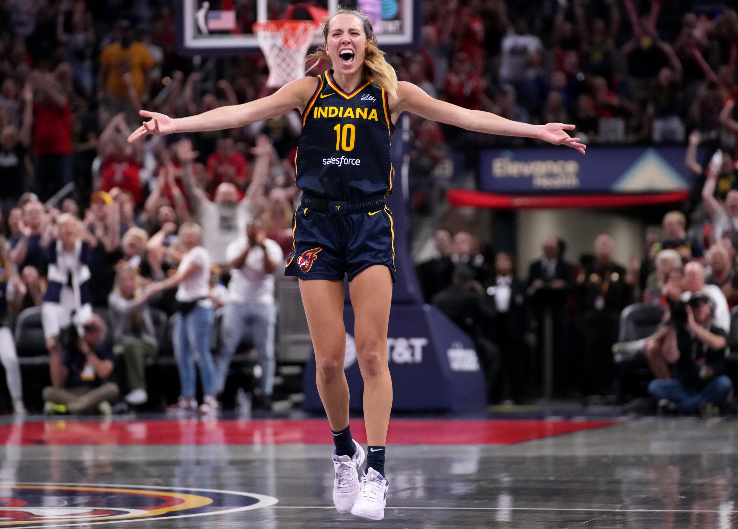 Lexie Hull celebrates a shot with her arms in the air