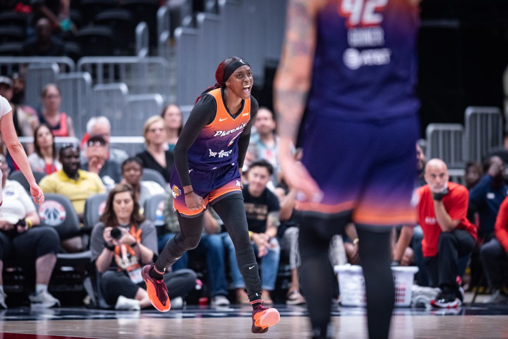 Phoenix Mercury wing Kahleah Copper (2) yells in celebration