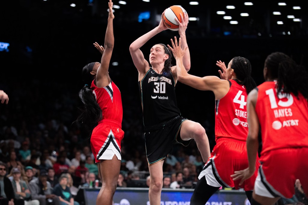 Breanna Stewart shoots over two Las Vegas Aces defenders