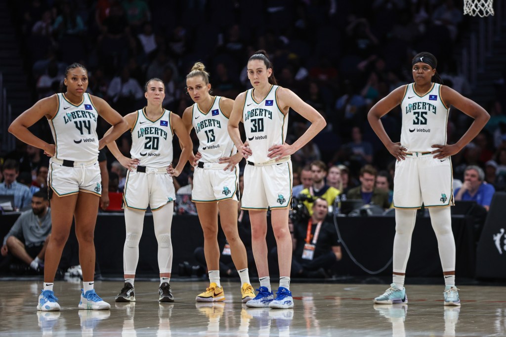 The New York Liberty stand together