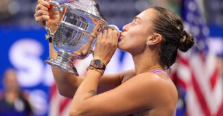 Aryna Sabalenka kisses her U.S. Open trophy following her victory in the singles final.