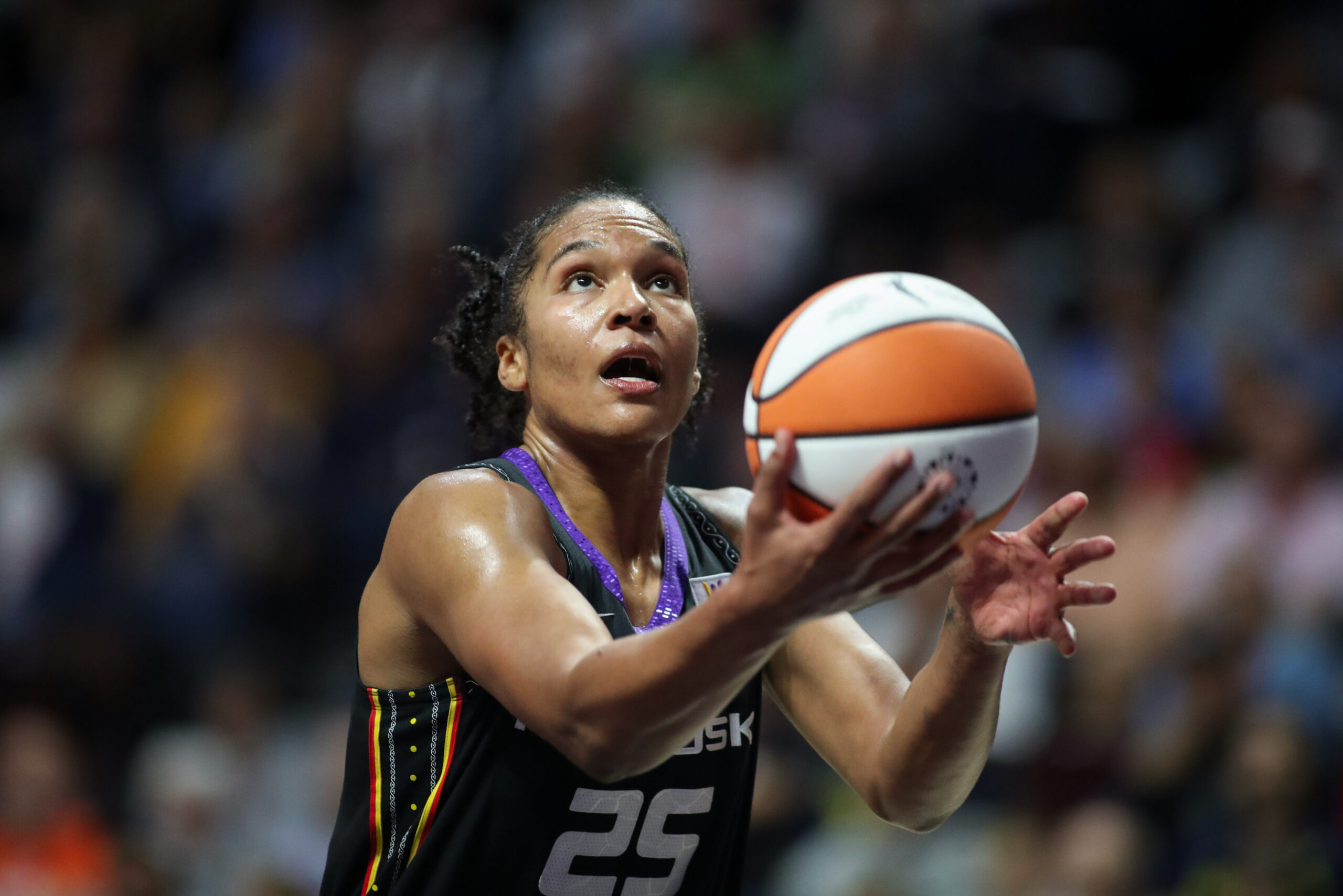 Alyssa Thomas drives to the basket