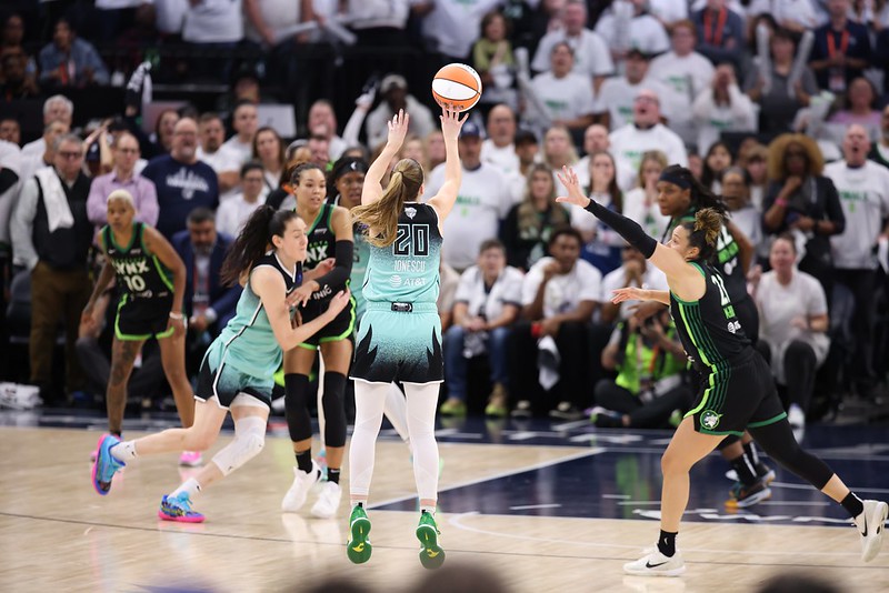 Sabrina Ionescu hits the game-winning three at Target Center. (John McClellan photo)