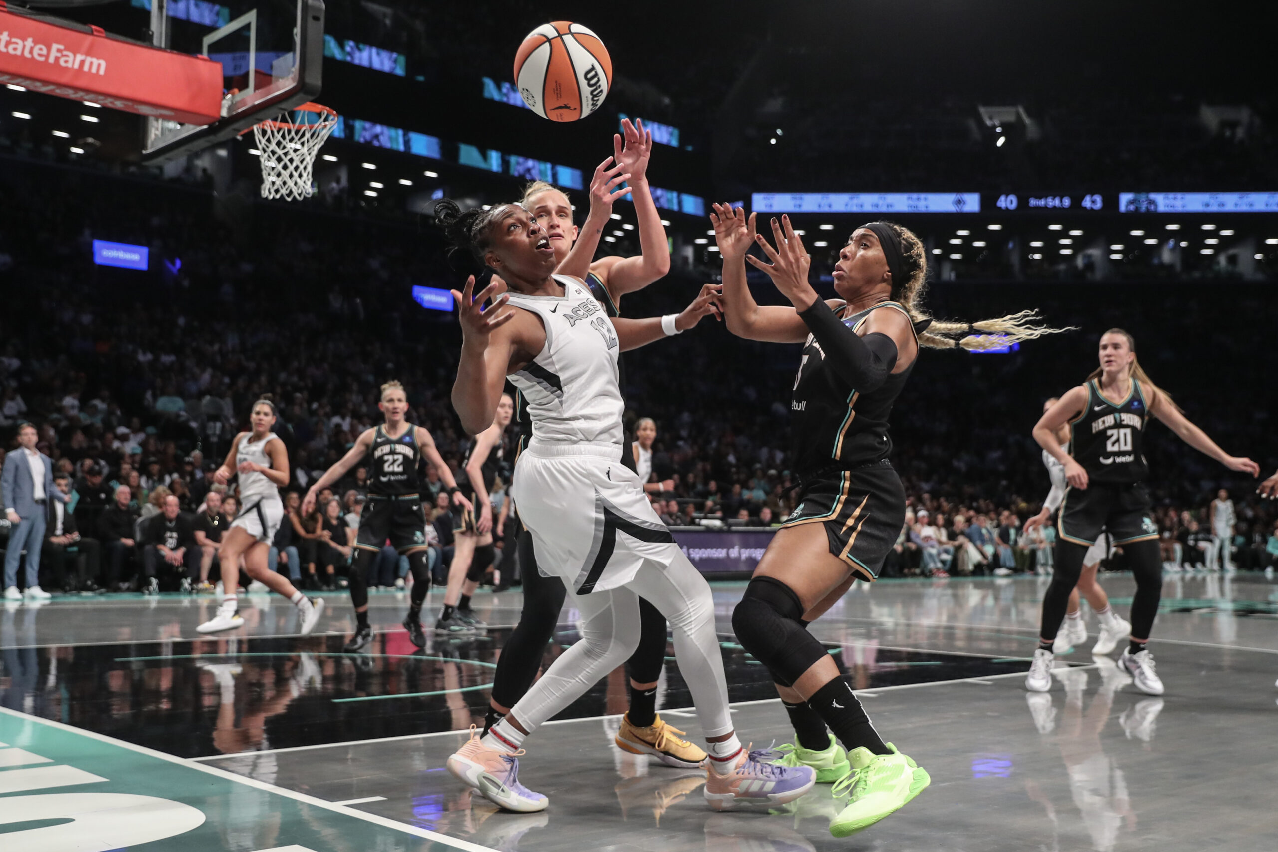 Kayla Thornton and Leonie Fiebich double team Chelsea Gray