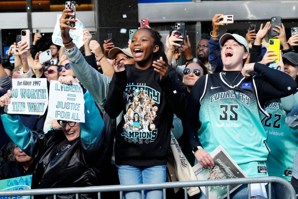 New York Liberty fans cheer during their parade