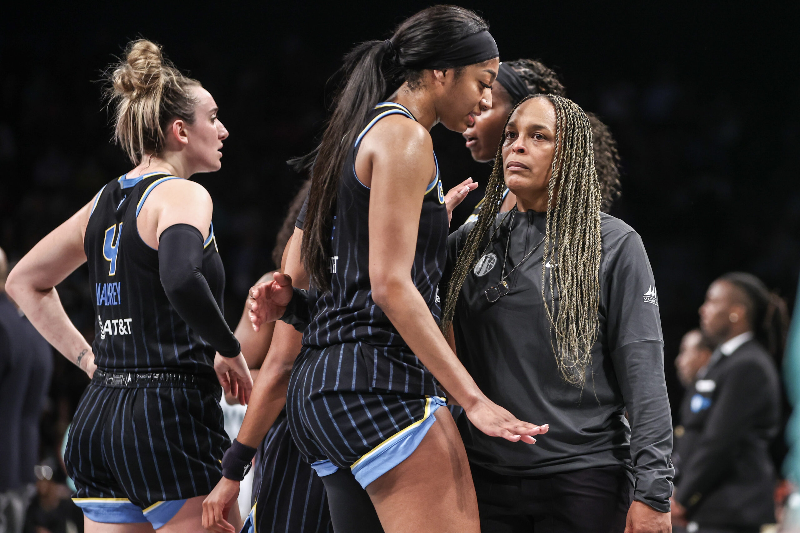 Angel Reese talks with Teresa Weatherspoon during a timeout.