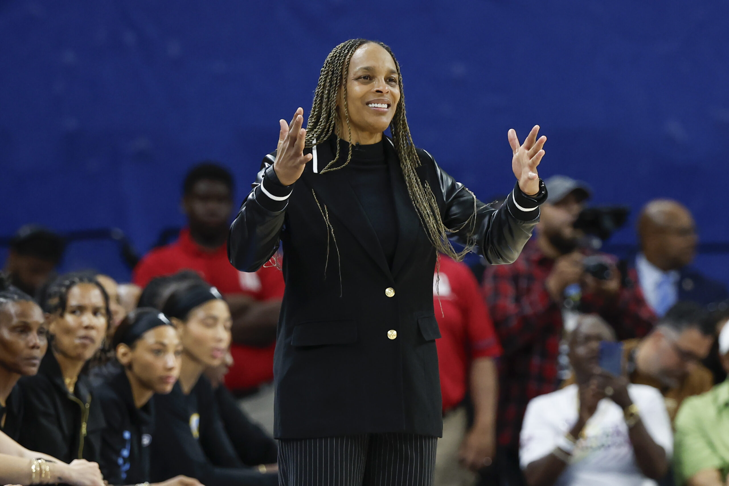 Teresa Weatherspoon coaching for the Chicago Sky