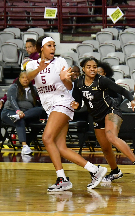 Texas Southern's Jaida Belton cuts to the basket during a game against UCF on Saturday, Dec. 7, 2024 (Photo credit: Texas Southern Athletics Communications)