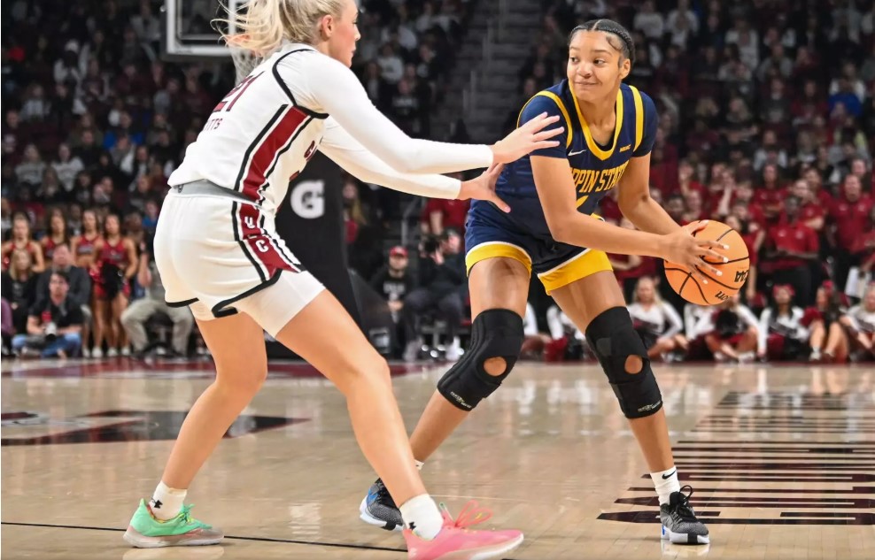 Coppin State's Cire Worley looks to make a pass during a game against South Carolina on Nov. 14, 2024. (Photo credit, Juan Blas, Coppin State Athletics)