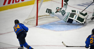 Sceptres forward Hannah Miller (34) take a shot on net