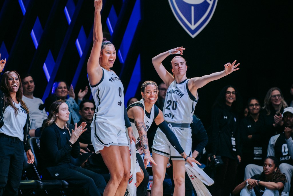 Satou Sabally, Sabrina Ionescu (20), and guard <a rel=