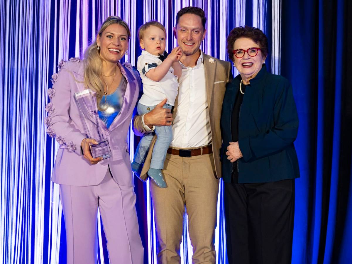 Natalie Spooner shows off her MVP Award with her family and Billie Jean King